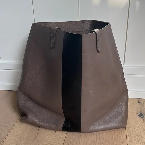 Madewell Leather Tote- Castle Rock. - Picture 2 of 5